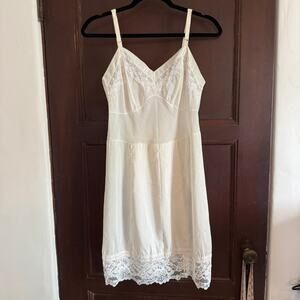 Vintage PHILMAID Butter yellow Embroidered Lace Trim Nightgown Slip Sz 34 Small